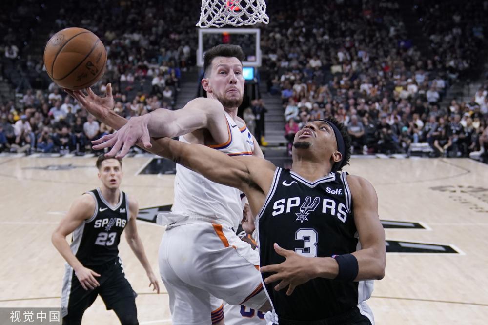 突然从侧翼 突然从侧翼